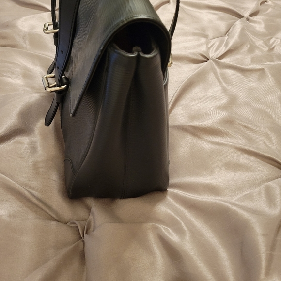 Reduced! Louis Vuitton Black Epi Segur MM Satchel - Picture 3 of 14